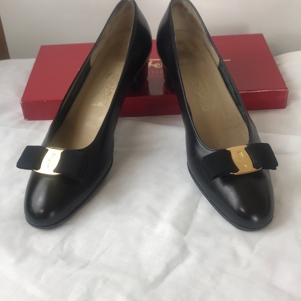 Salvatore Ferragamo Vara Bow Shoe Black Leather